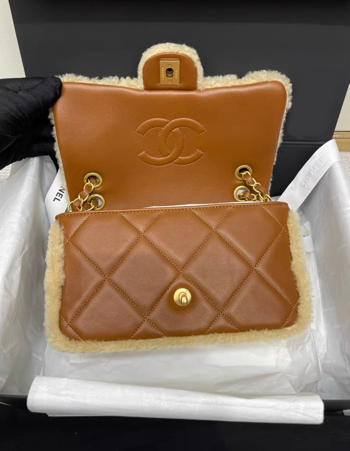 Chanel 24 FLAP BAG Shearling Lambskin & Gold-Tone Metal
Beige & Brown