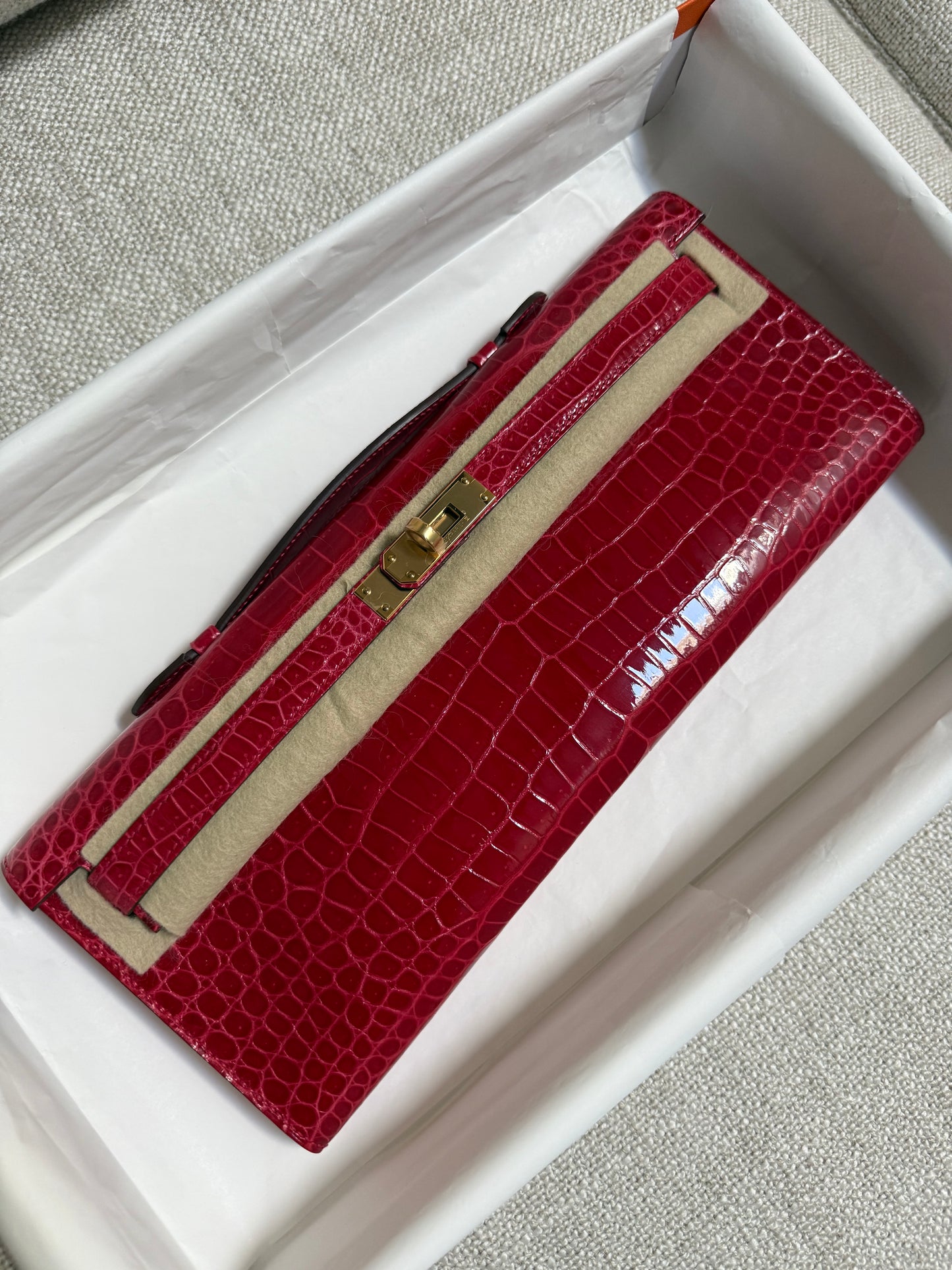 Hermes Kelly Cut Braise shiny porosus gold hardware