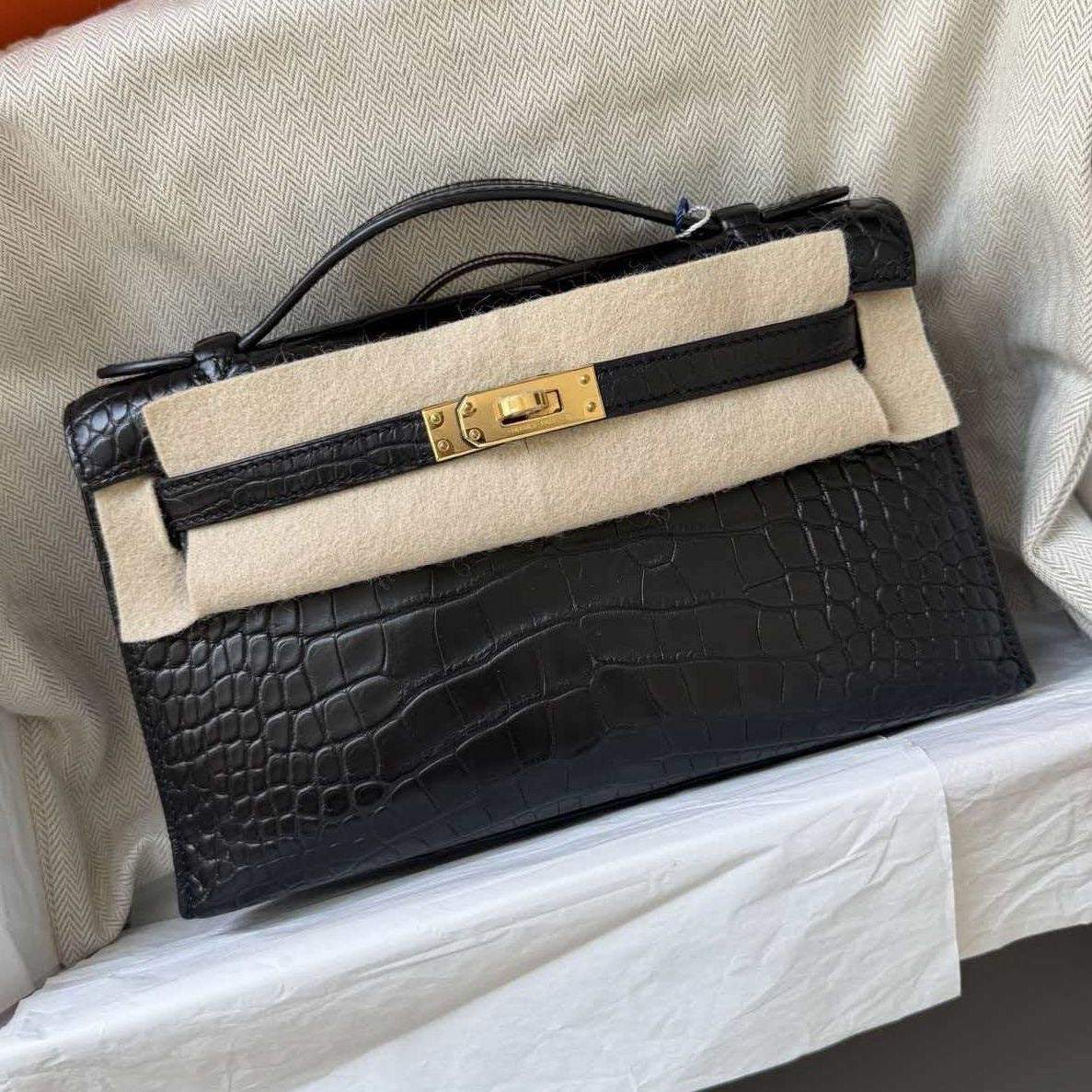 Hermès Kelly Pochette black matte alligator gold hardware