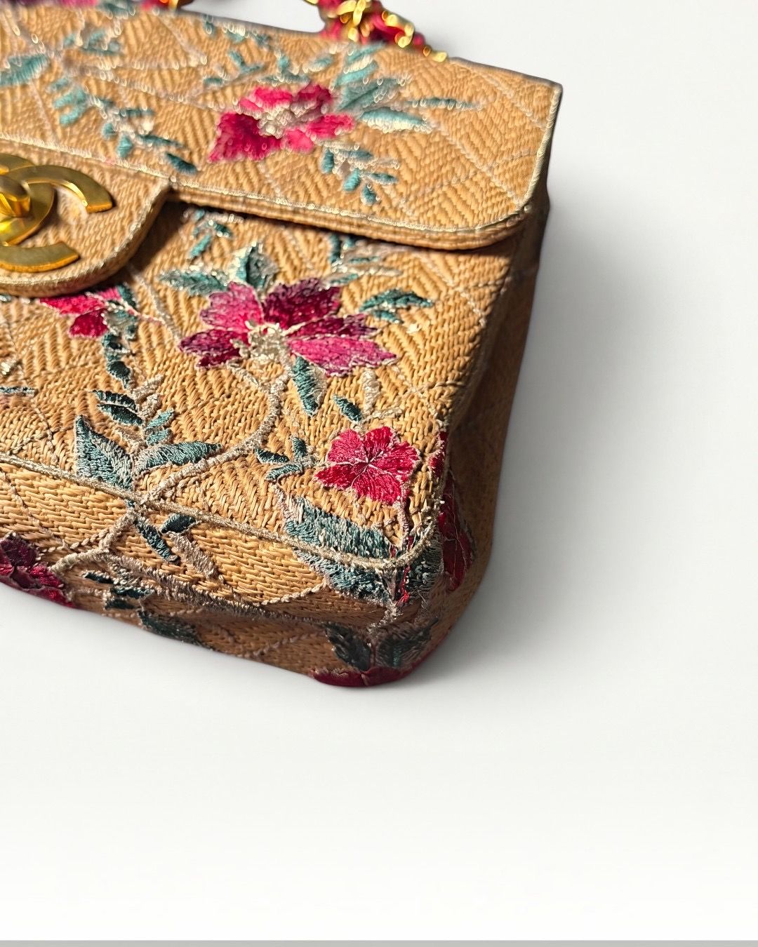 Chanel 1995 Raffia Jumbo flap bag with Red/Green/Gold embroidery and gold hardware red leather chain