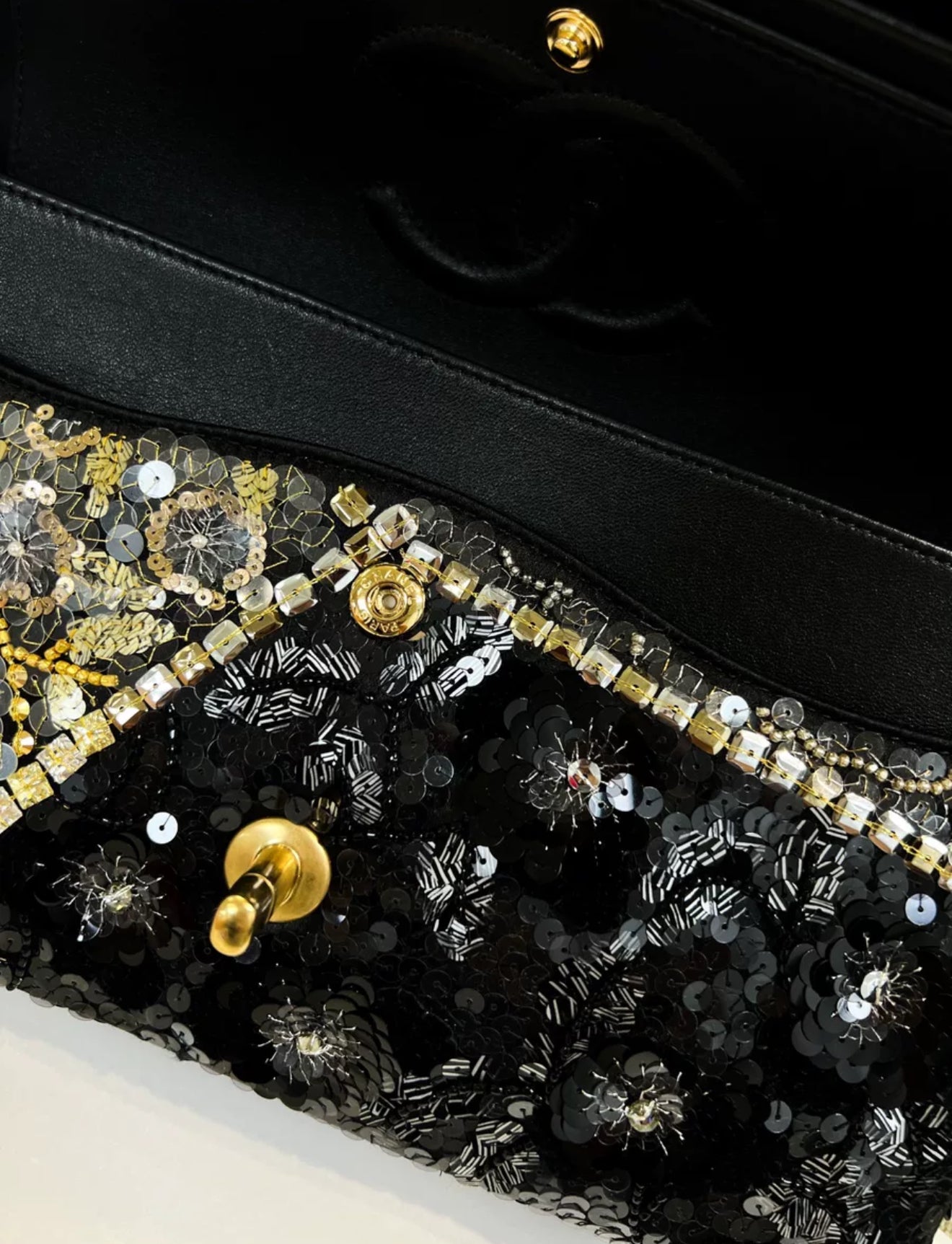 Chanel 25A Embroidered, Sequins & Gold-Tone Metal flap bag