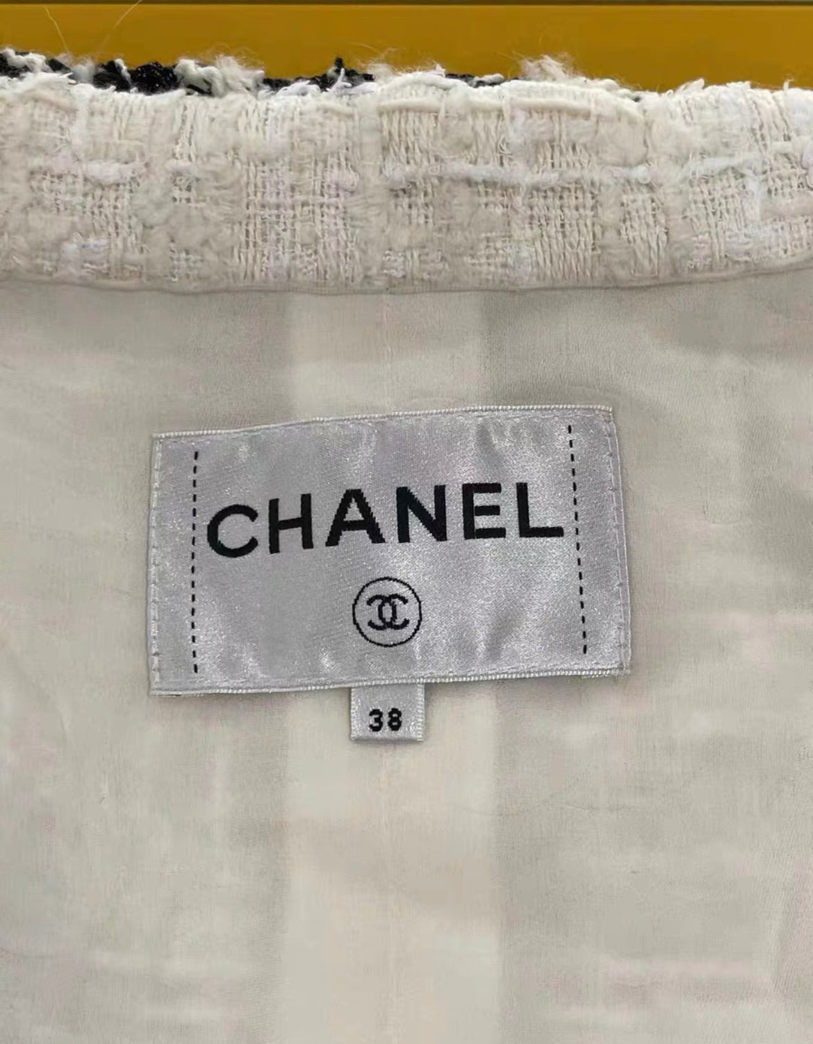 CHANEL 20B ECRU/ WHITE TWEED JACKET BRAIDED TRIM SIZE 38 – Wararni.com