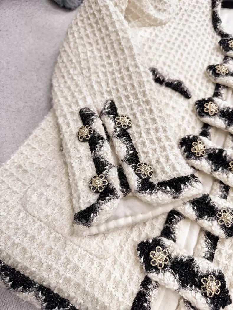 Chanel 2014 Off-White Embossed Lion Head Button Four-Pocket Wool Jacket