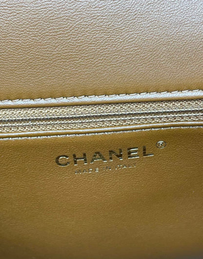 Chanel 24 FLAP BAG Shearling Lambskin & Gold-Tone Metal
Beige & Brown