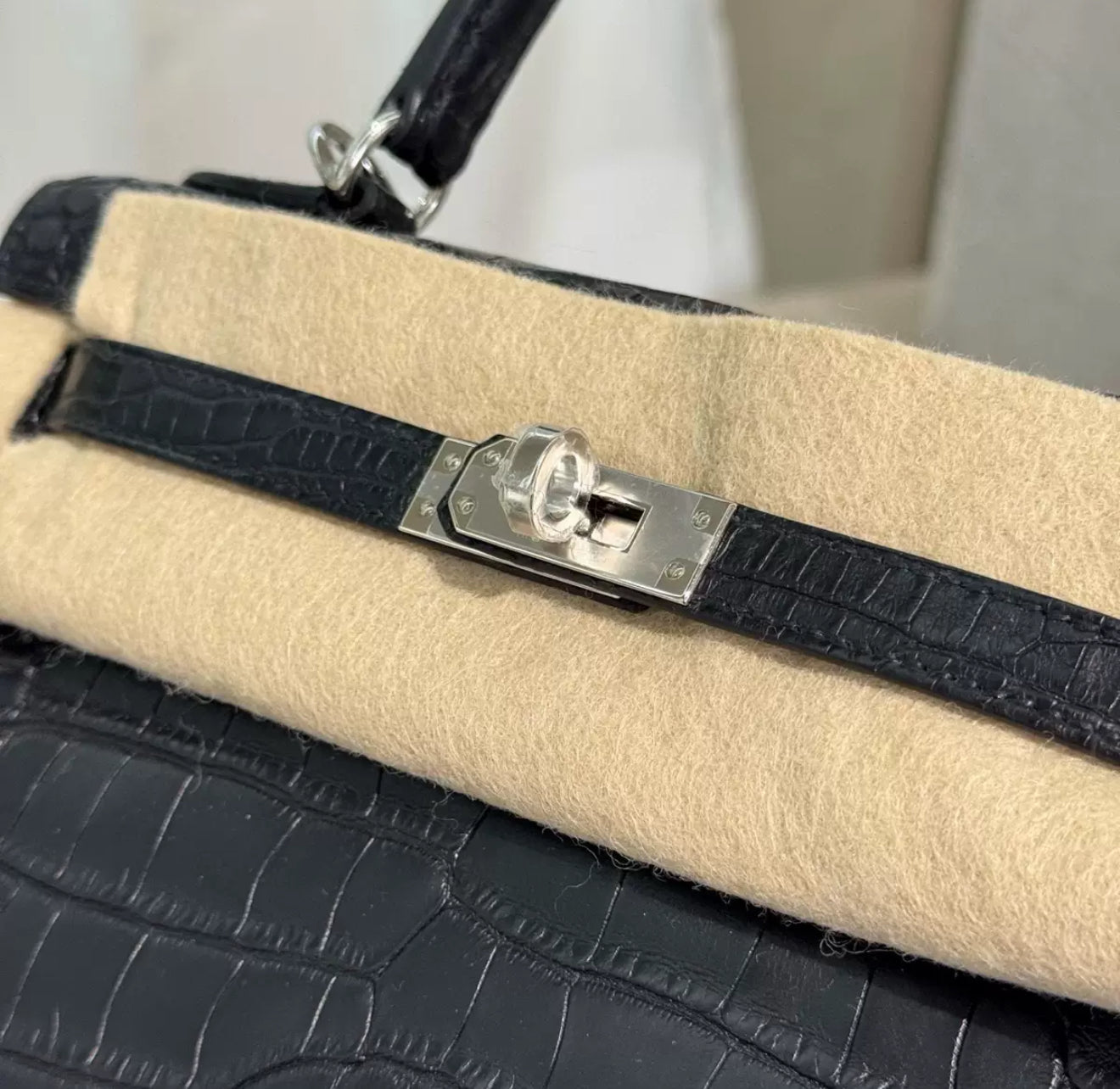 Hermès Kelly 25 Black Matte Crocodile Leather Palladium Hardware