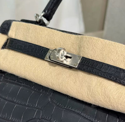 Hermès Kelly 25 Black Matte Crocodile Leather Palladium Hardware