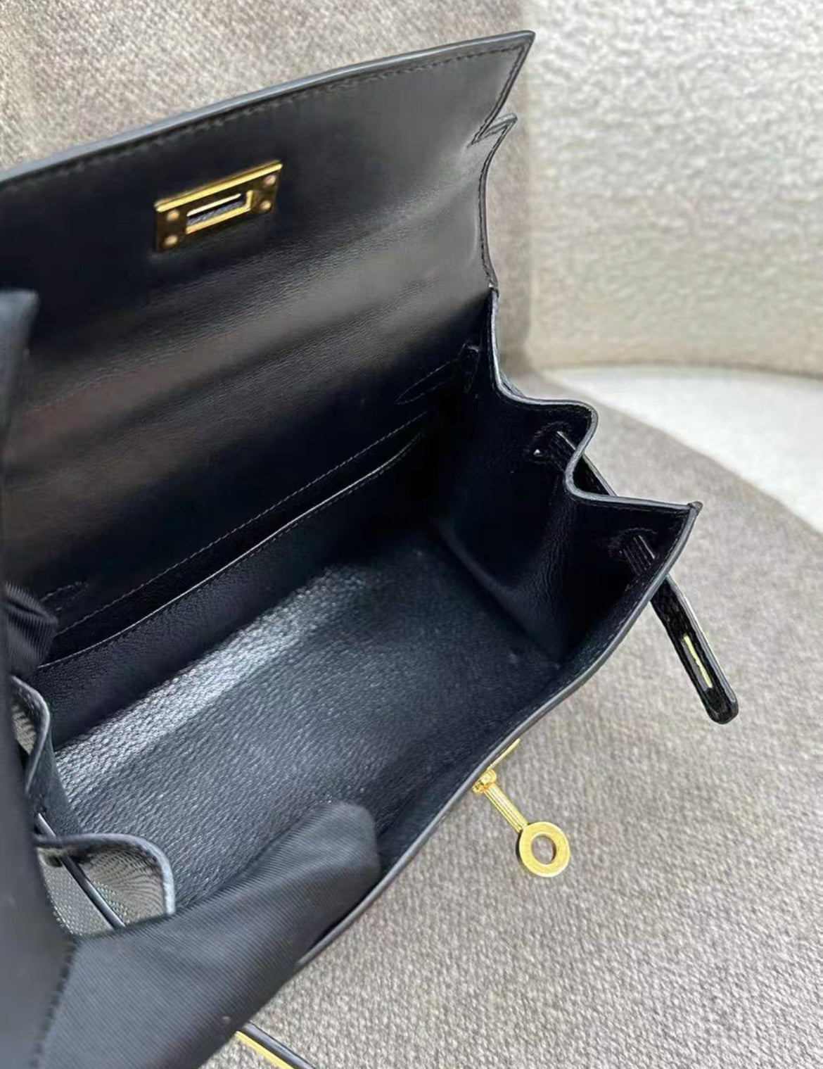 HERMÈS KELLY 20 MINI VINTAGE BLACK LIZARD WITH GOLD HARDWARE