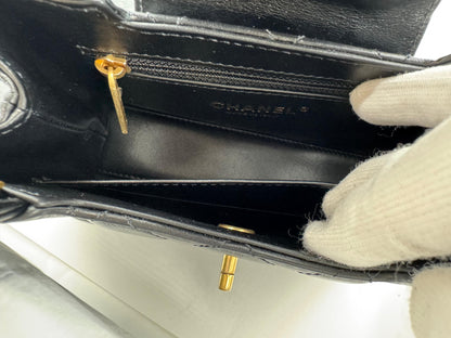 Chanel kelly Bag in Black leather gold hardware