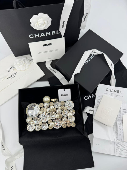 Chanel Fall-Winter 2025/26 oversized rhinestones, pearls, and double C jewels evening bag