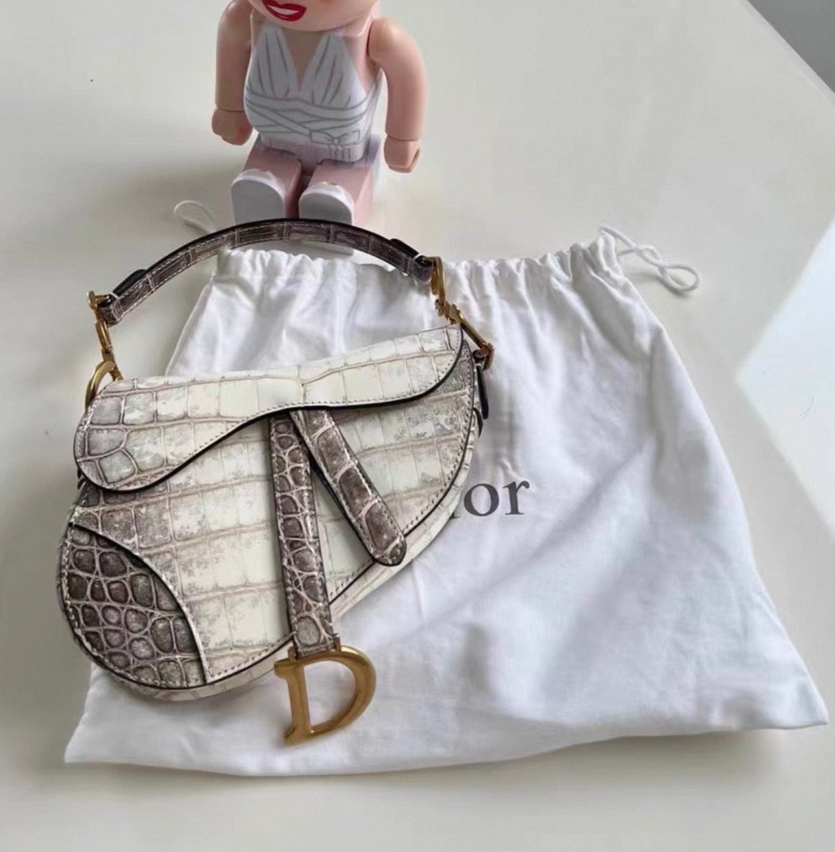 Dior シルバー クロコダイル風ショルダーバッグ Dior Himalaya crocodile leather saddle bag gold hardware – Wararni.com