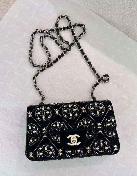 CHANEL   RINページ Chanel 20 Mini Rectangular Flap Bag – Wararni.com