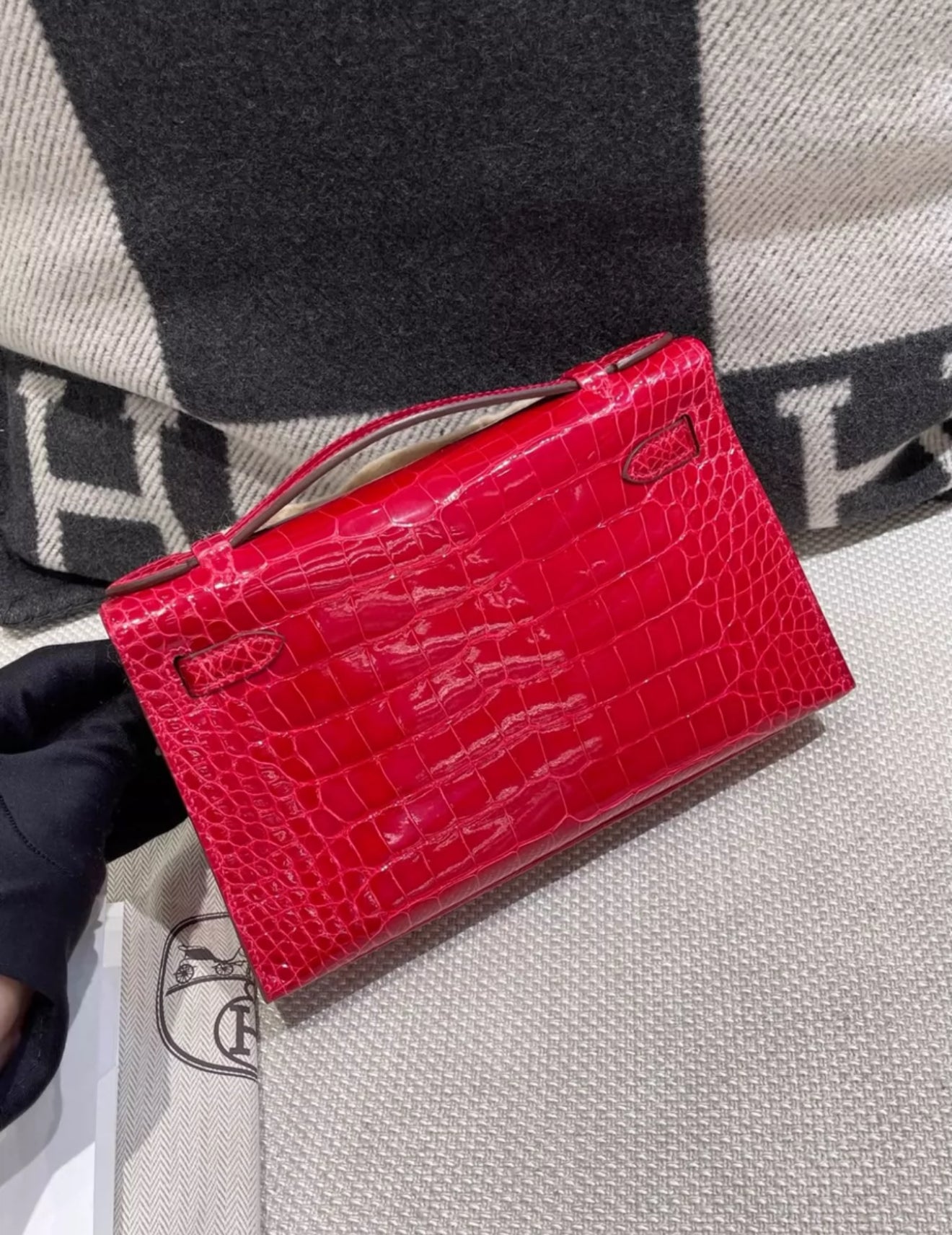 Hermès Kelly Pochette Red Braise Shiny Alligator Gold Hardware