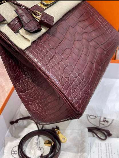 HERMES NEW Kelly 28 Bordeaux Matte Alligator Gold Hardware GHW RARE