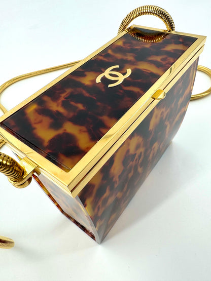 CHANEL 1997 Tortoiseshell shoulder bag with gold hardware