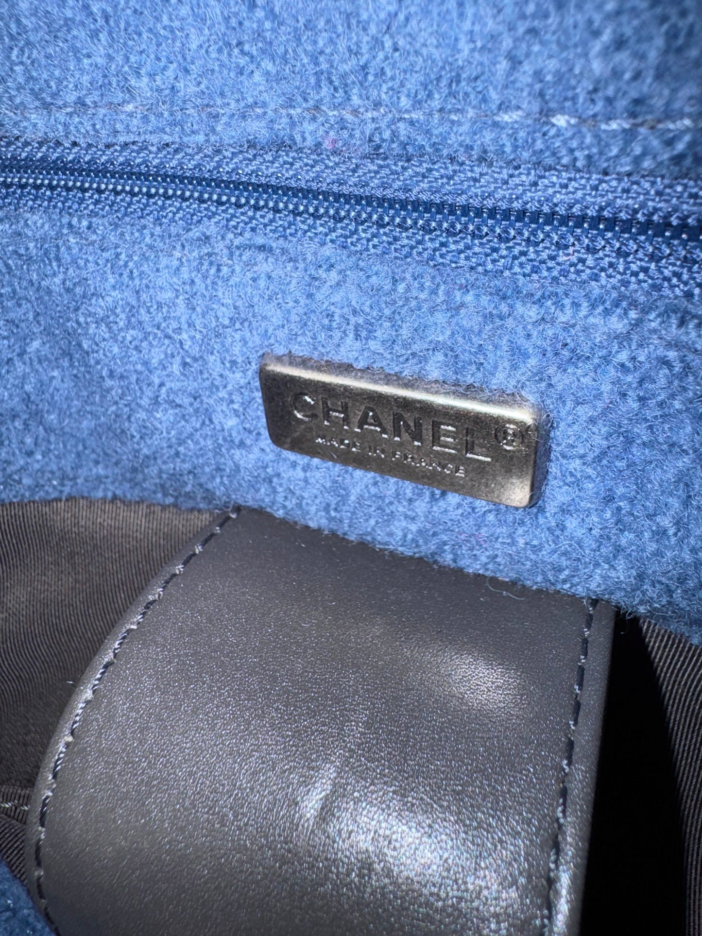 Limited edition Chanel 2015 Blue Fabric Paris-Salzburg Crest Austrian Embroidered Messenger Bag
