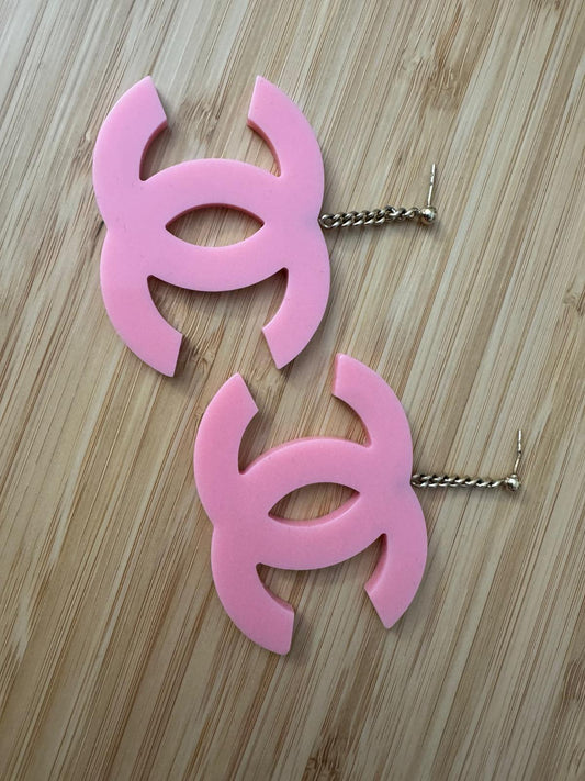 Chanel rare vintage acrylique CC earrings in pink