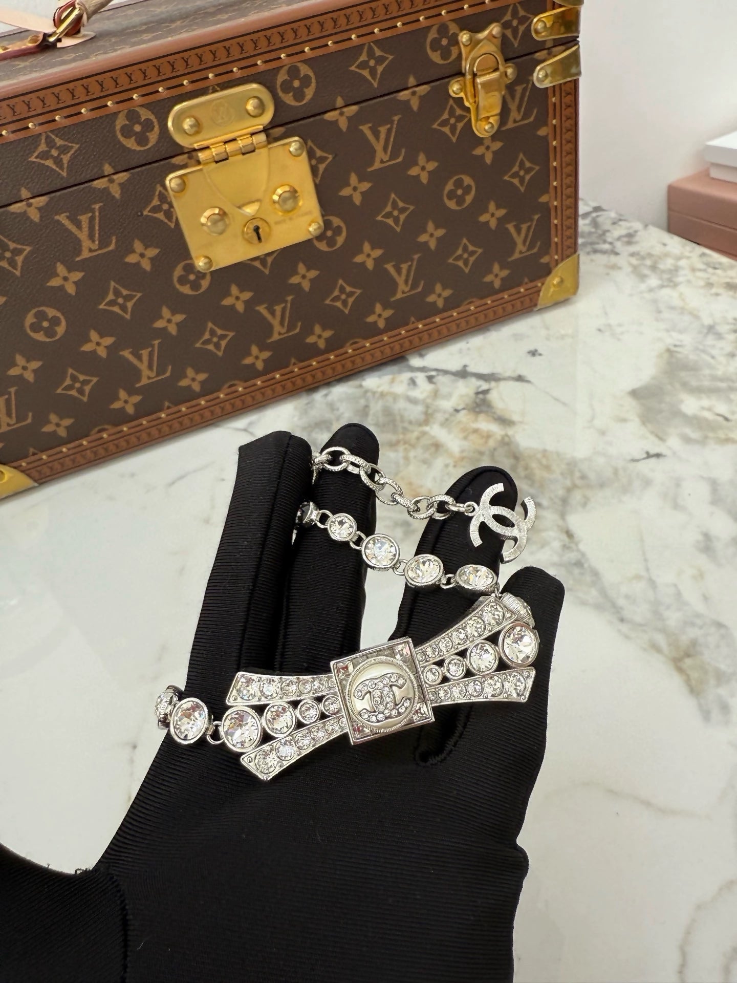 Chanel 23S bow large rhinestone choker necklace