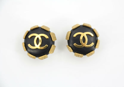 Chanel Vintage 94 Gold Plated & Resin Buckle CC in Black and Gold Clip-on Earrings