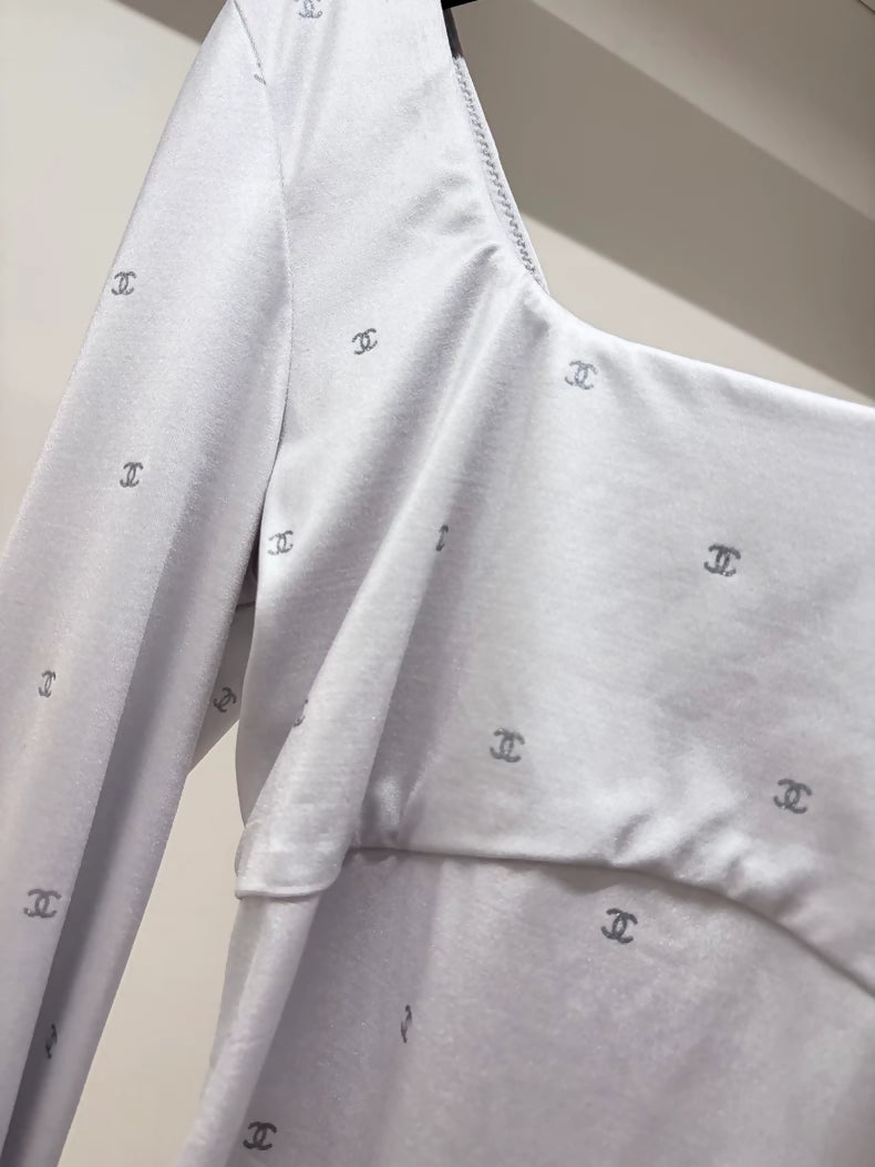 Chanel 24M cc logo grey top