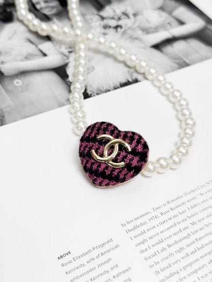 Chanel Fall/Winter 2020 Black and pink tweed heart brooch with gold CC logo