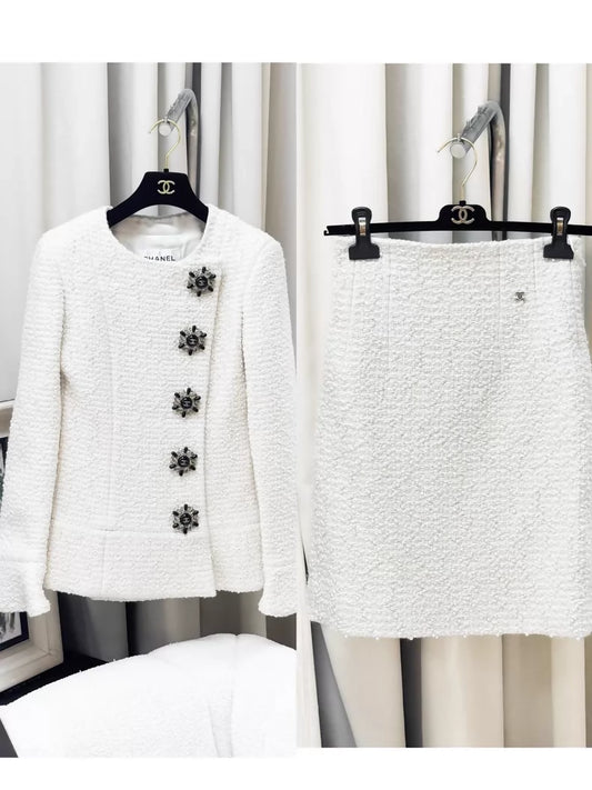 Chanel 17A white ecru tweed suit jacket and skirt