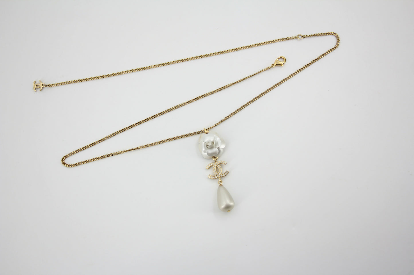 Chanel A20A Imitation Pearl Camellia Pendant Light Gold Necklace