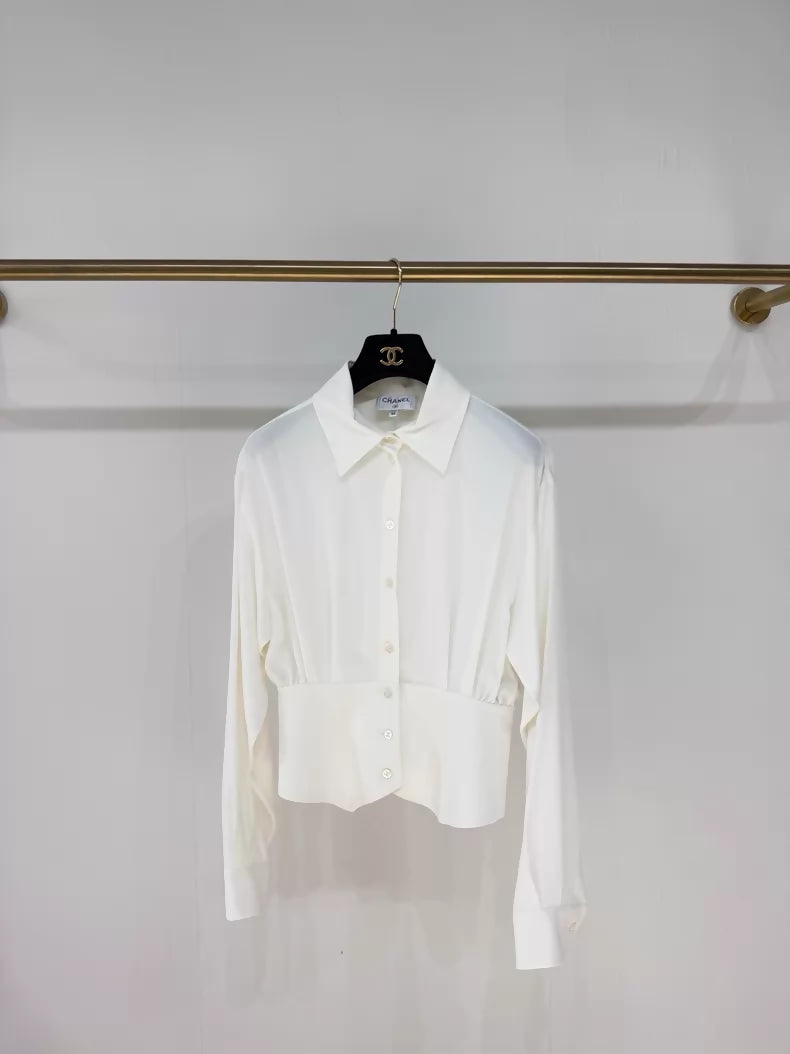 Chanel 25B silk shirt with mother-of-pearl buttons