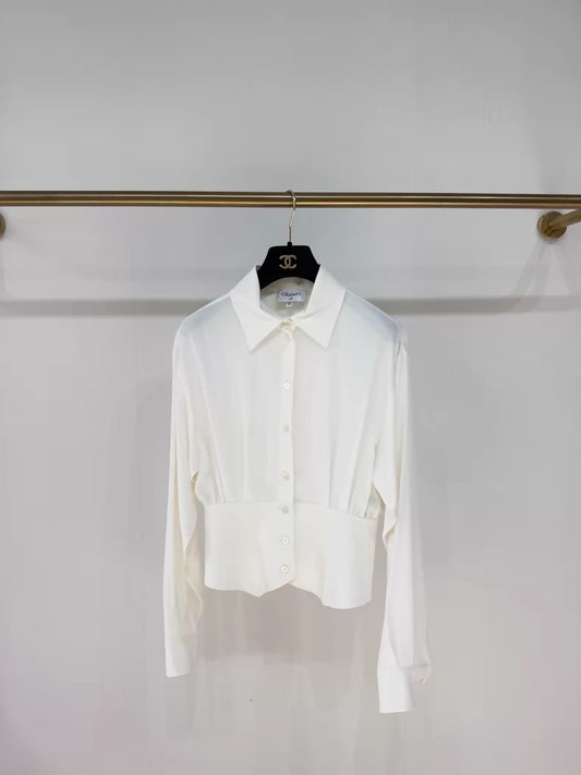 Chanel 25B silk shirt with mother-of-pearl buttons