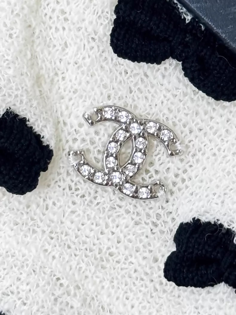 Chanel 25K black and white skirt