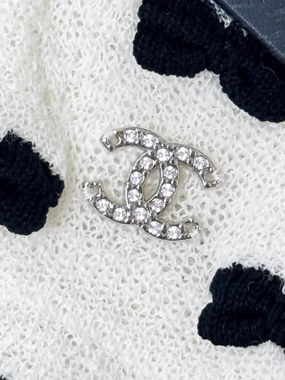 Chanel 25K black and white skirt