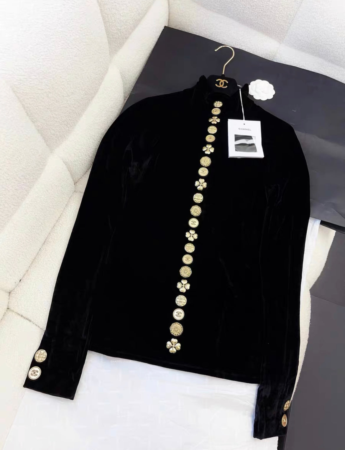 CHANEL 21A BLACK STRETCH VELVET CC LOGO SYMBOL TOP