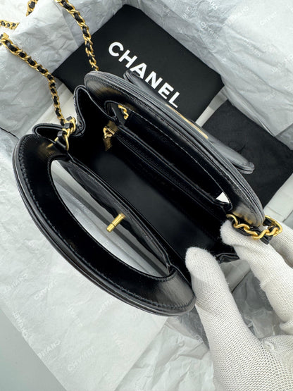 Chanel kelly Bag in Black leather gold hardware