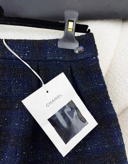 Chanel 24A SKIRT Iridescent Wool Tweed Navy Blue, Black & White size 36