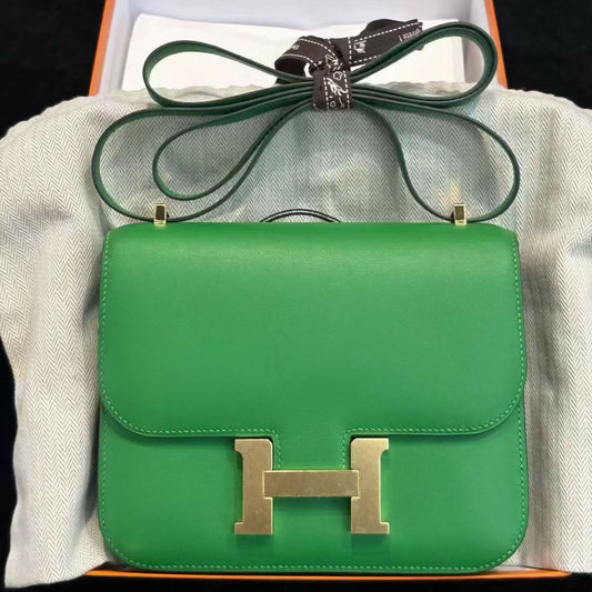 Hermès Constance 19 Vert Bambou Swift with Gold Hardware