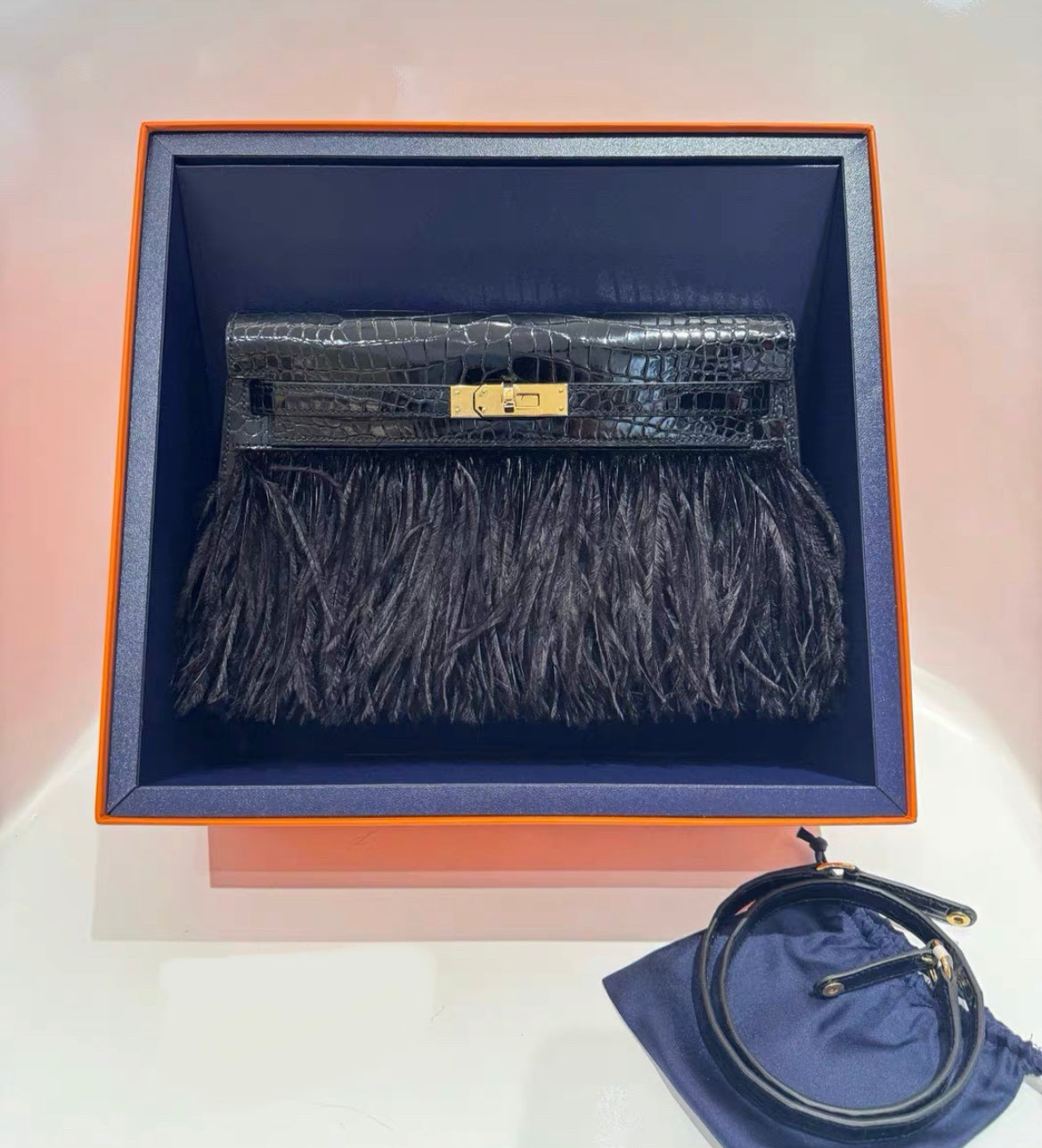 Hermès Kelly Elan Foile Black Shiny Porosus Crocodile and Ostrich Feather Gold Hardware