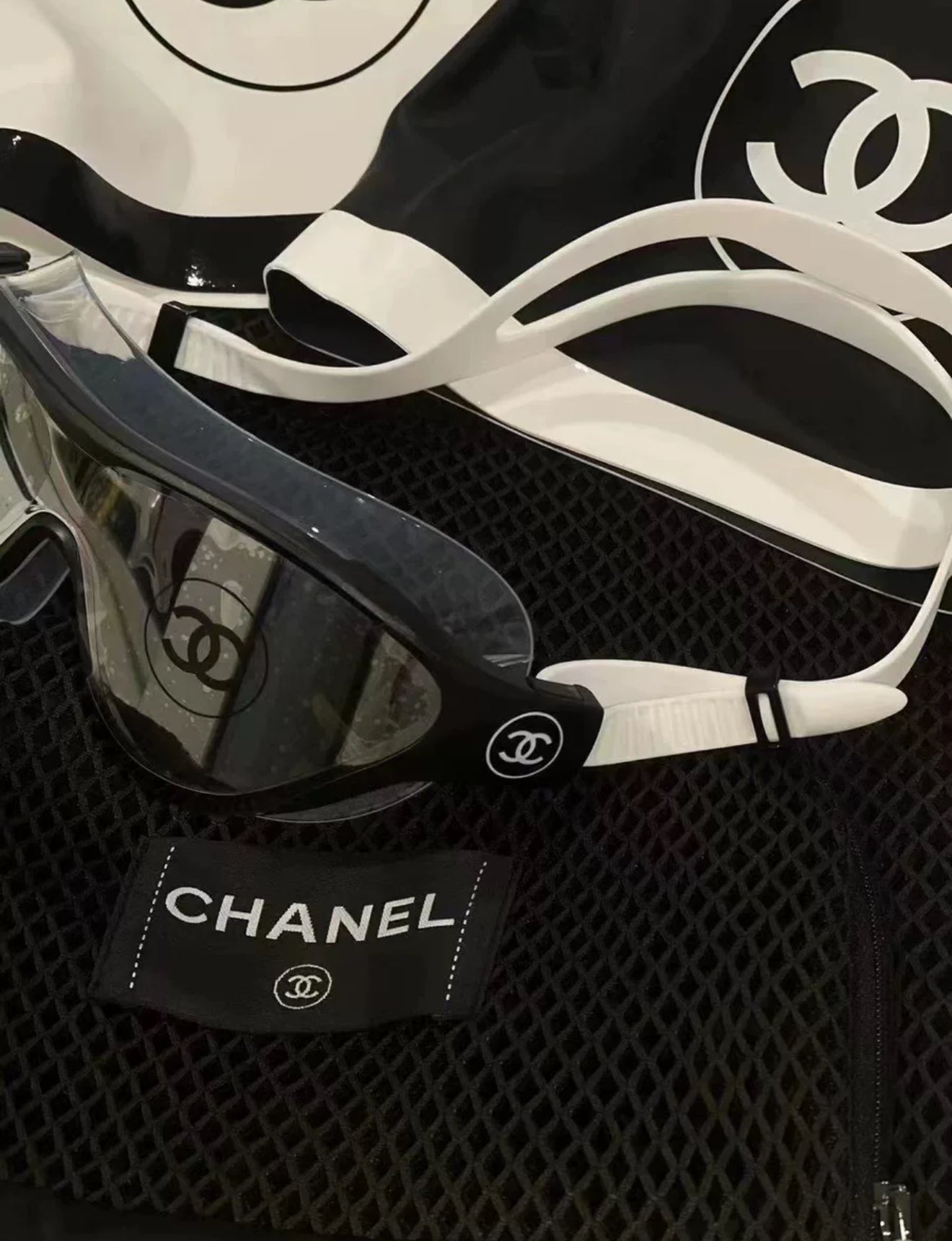 Chanel 24S swimming suit
Glasses + black swimming cap + white swimming cap + backpack
Brand new complete set