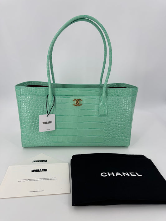 Chanel 26S Green shopping bag  Crocodile embossed calfskin leather with gold hardware