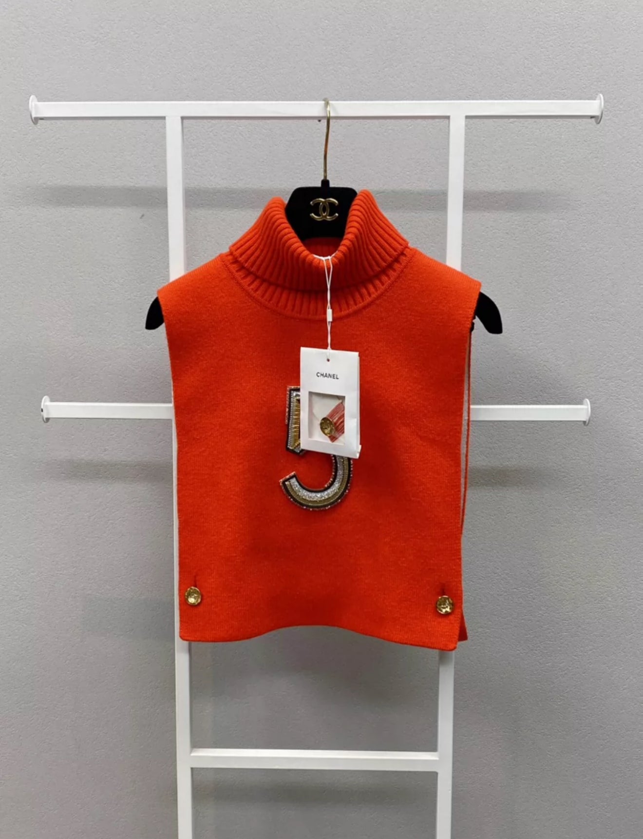 Chanel 21k red turtleneck top