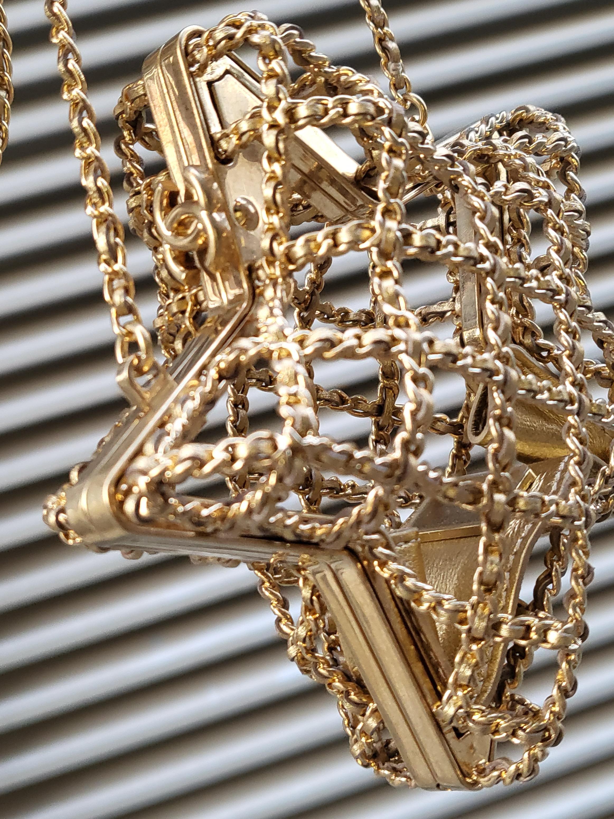 Rare CHANEL 23S Star Minaudiere Gold Evening Bag – Wararni.com