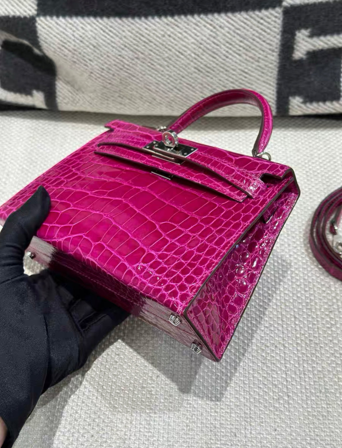 ★HERMES★ ピンクレザーケース！！ Hermes Kelly Long Wallet Clutch Crocodile Fuschia Pink Croc - 100