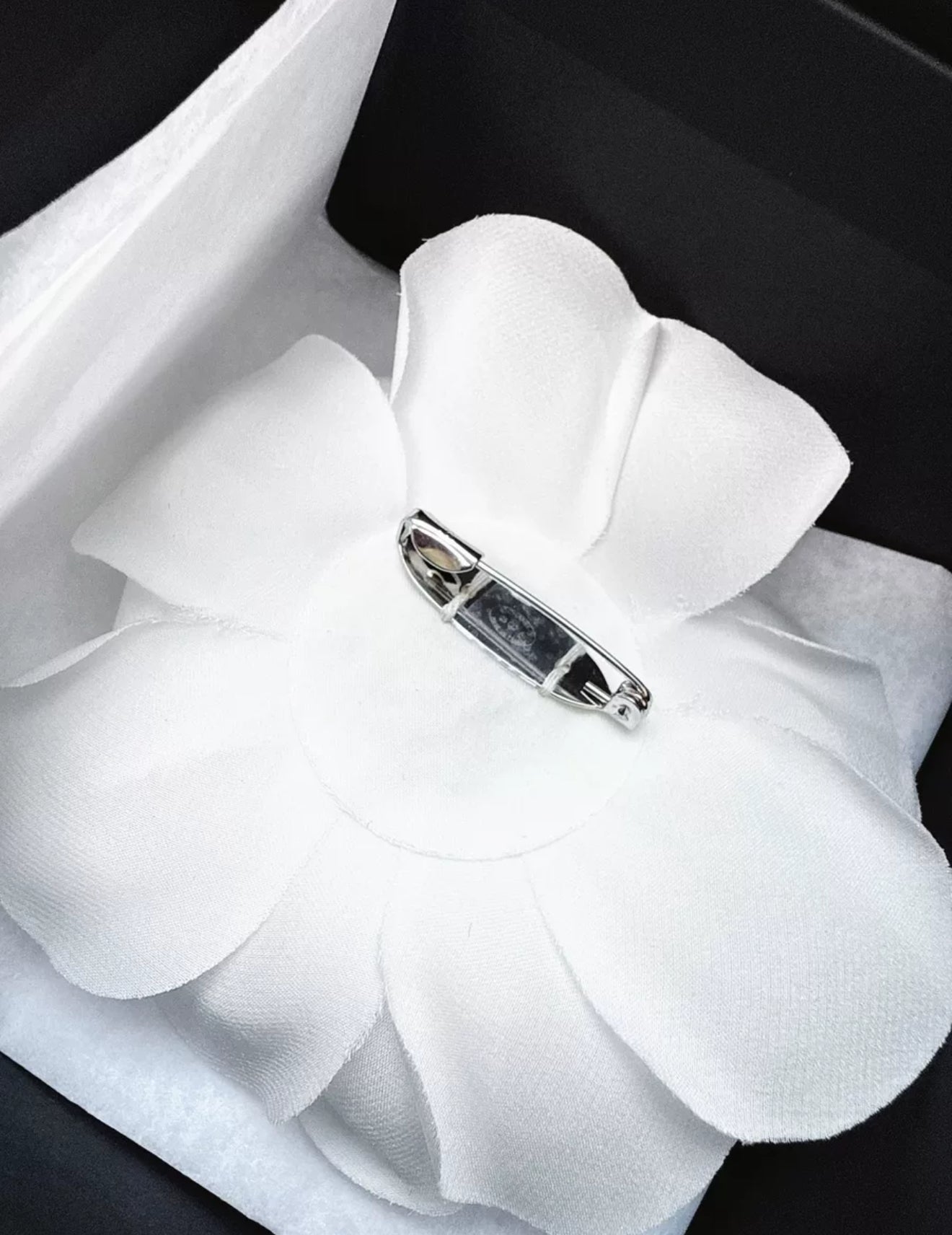 Chanel 25a Haute Couture white silk camellia brooch