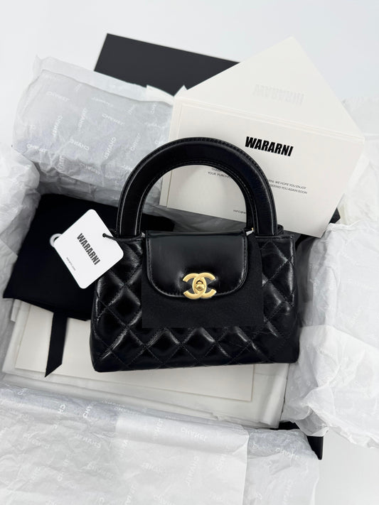 Chanel kelly Bag in Black leather gold hardware
