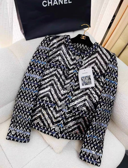 Chanel 21K black, white navy blue and silver sequin tweed jacket size 36