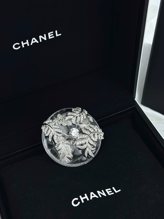 Chanel Signature Cocoon Collection 18K White Gold Diamond Crystal Brooch
Set with a 1.5ct Diamond
