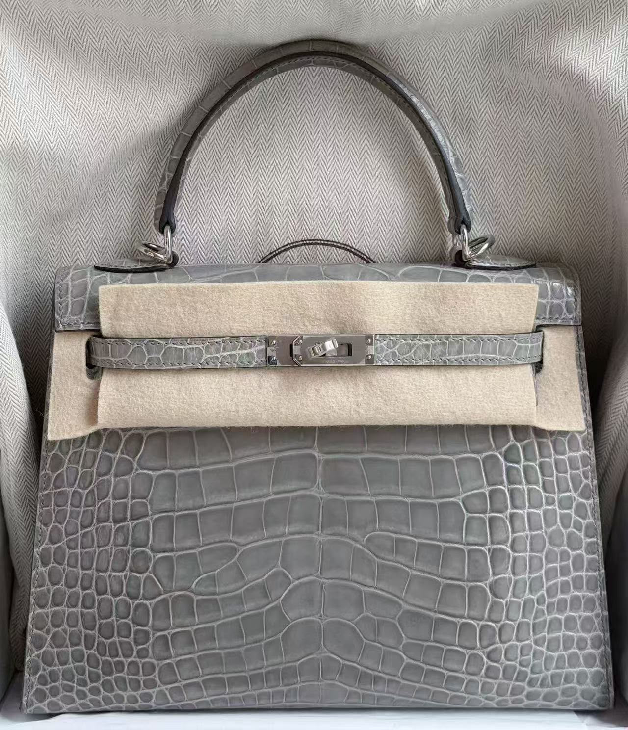 Hermes Kelly25 Gris Ciment shiny alligator leather Palladium hardware
