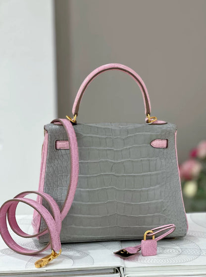 Hermès Kelly 25 5P Bubblegum & Pearl Gray Matte alligator Leather Gold Hardware