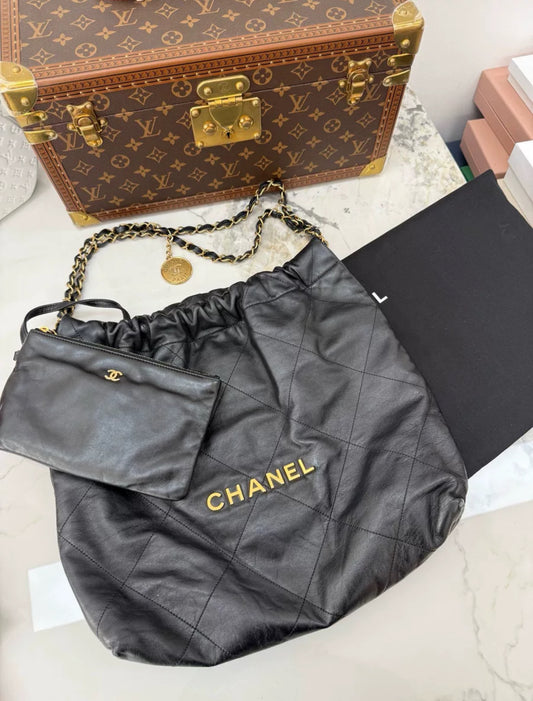 Chanel 22 hobo Bag black Leather Gold Hardware