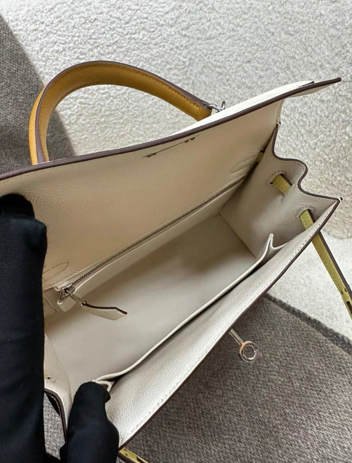 Hermès Kelly Sellier 25 Tri-Color Nata, Jaune Poussin and Sesame Epsom Palladium Hardware