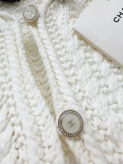 Chanel 26C white knit cardigan, F36