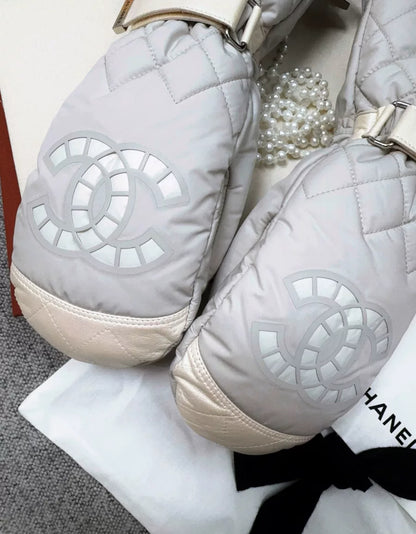 Chanel 21N ski gloves